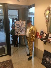 M. Wimmershoff im goldenen Anzug im Hotel Da Bruno in Venedig