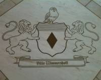 Wappen der Villa Wimmershoff aus Mamor im Boden der Villa